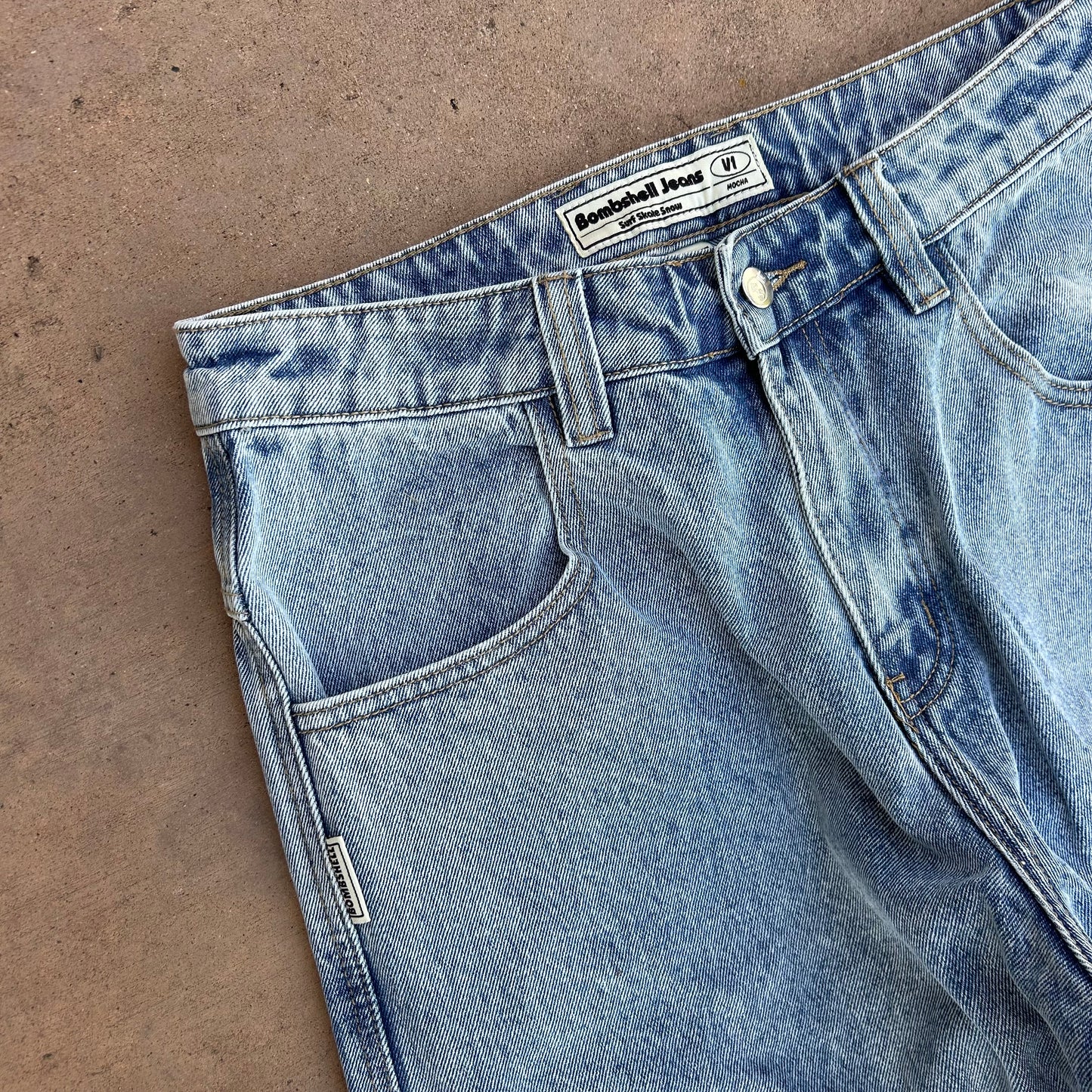 BOMBSHELL V1 (mocha light wash)