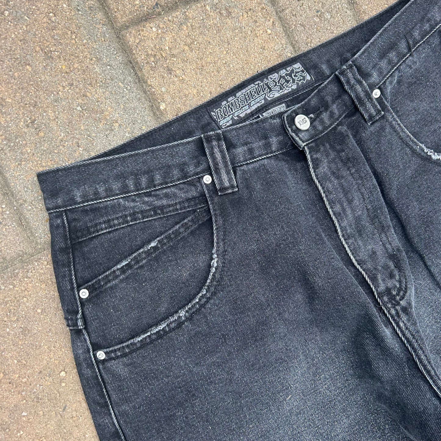Bombshell Bats (black)