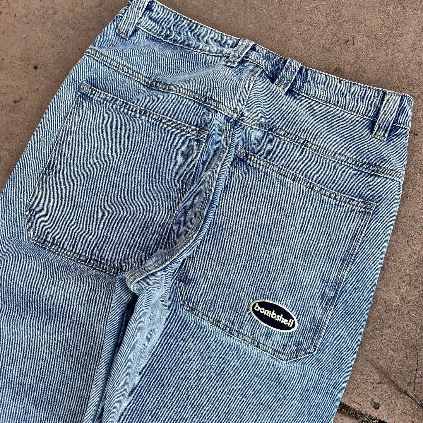 BOMBSHELL V1 (mocha light wash)