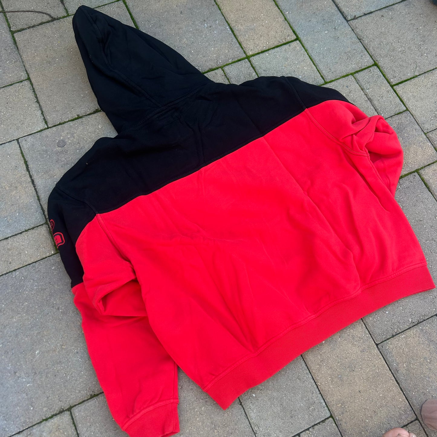 Two-Tone Hoodie (black/red)