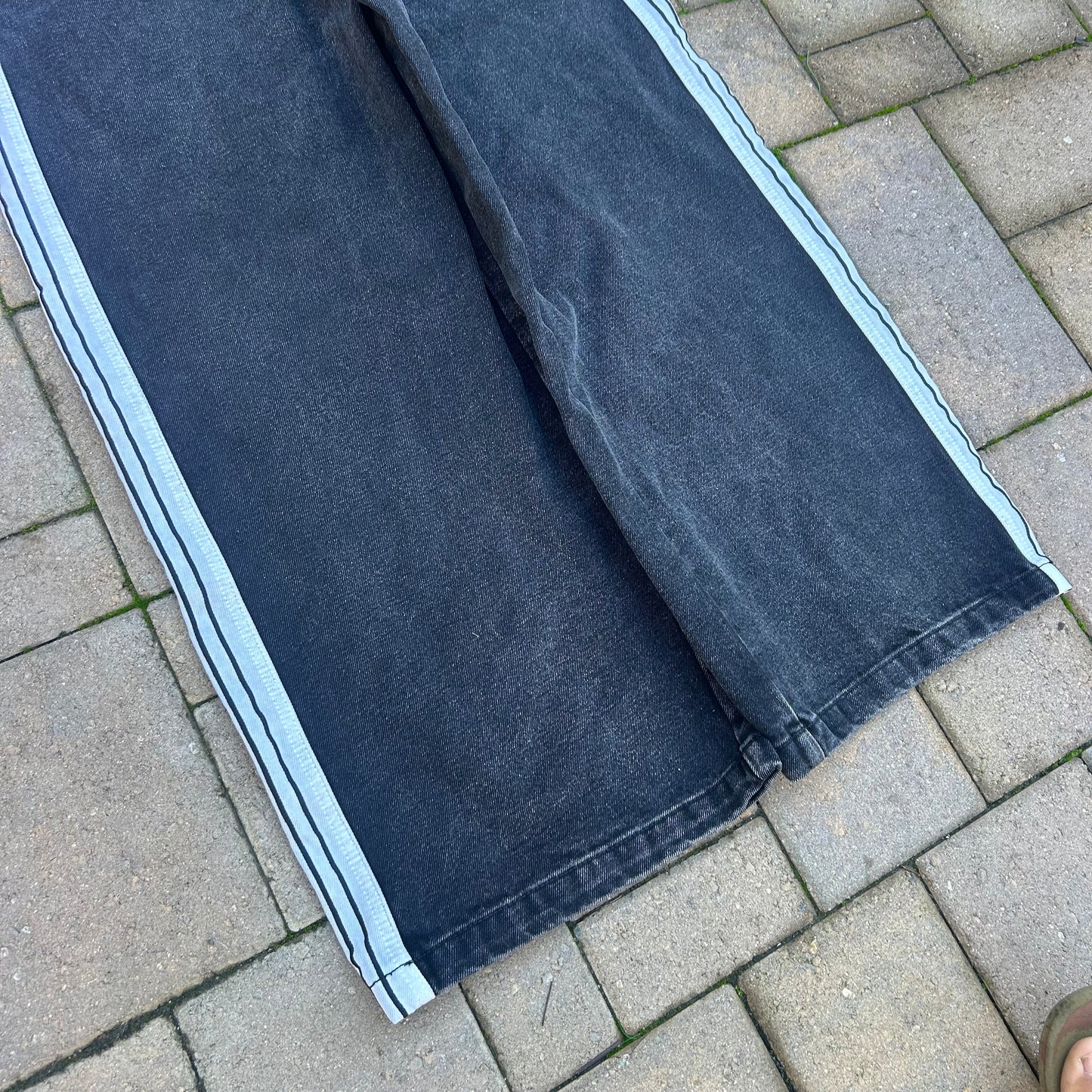 Bombshell Tiger Sharks (black)