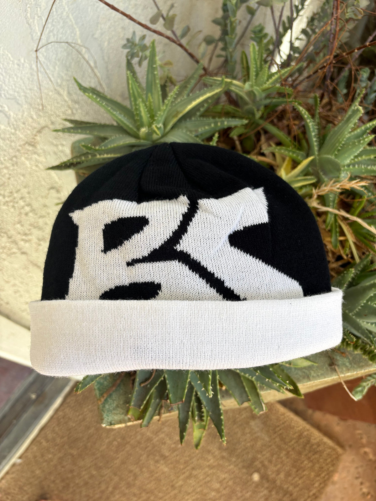 Bombshell Beanie (black)