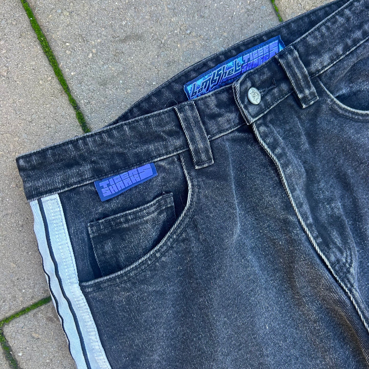 Bombshell Tiger Sharks (black)