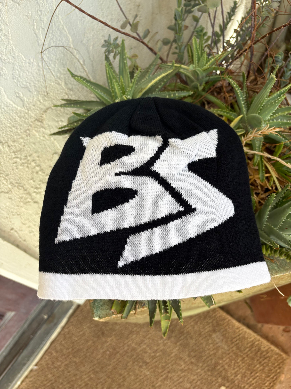 Bombshell Beanie (black)